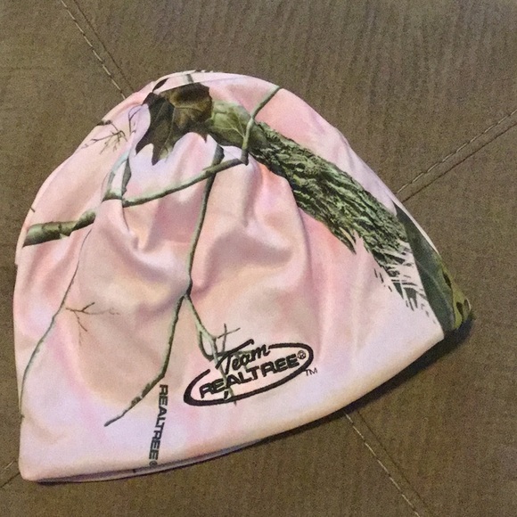Realtree Other - Pink camo Realtree winter hat.